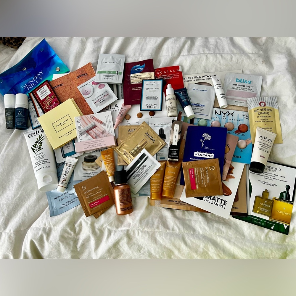 Skincare samples! 💚